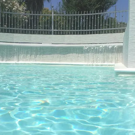 Luconi بيت ضيافة