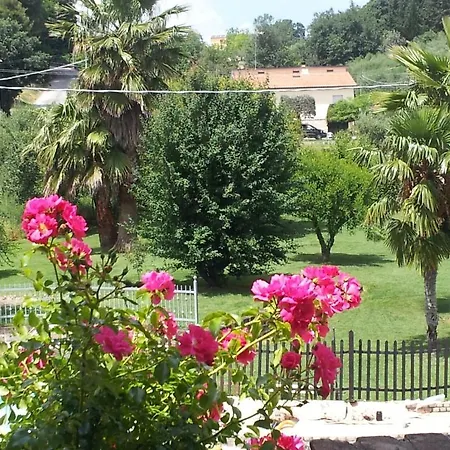 Luconi بيت ضيافة ليسي