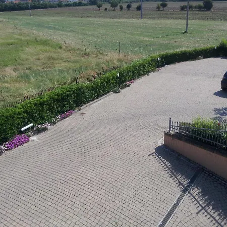 Luconi بيت ضيافة ليسي